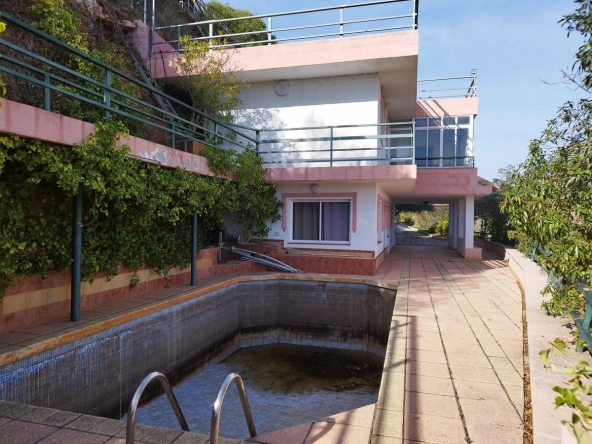 R4618570 01