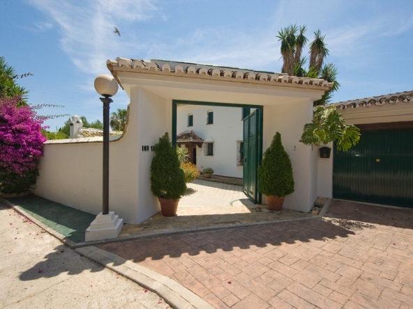R3685913 01