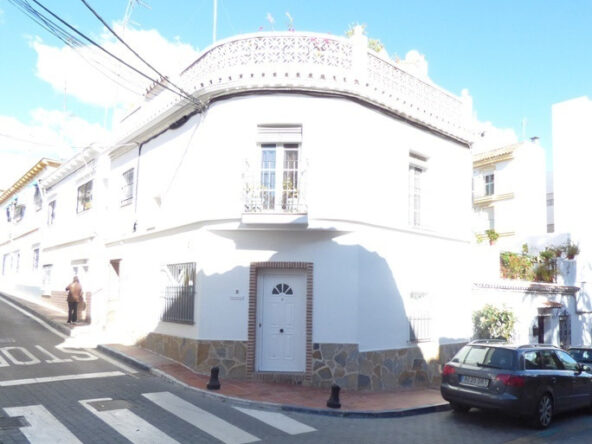 R3716093 01
