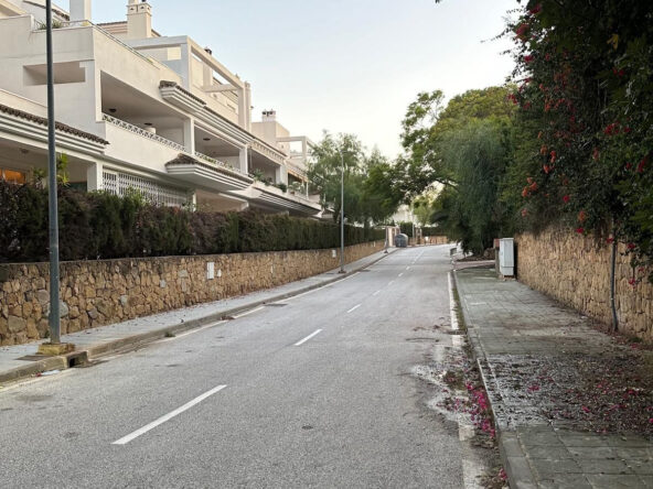 R4909240 01
