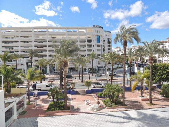 R4932250 01