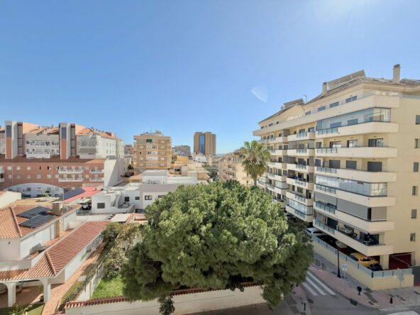 R4958623 01