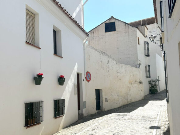 R4954060 01