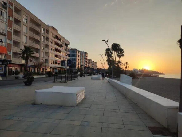R4930378 01