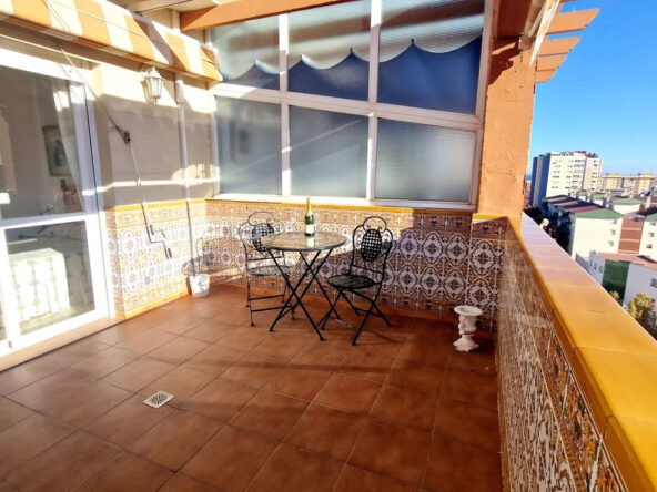 R4563718 01