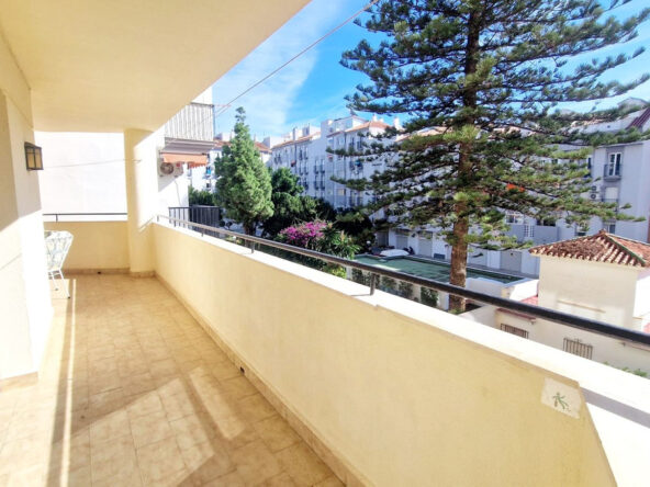 R4867750 01