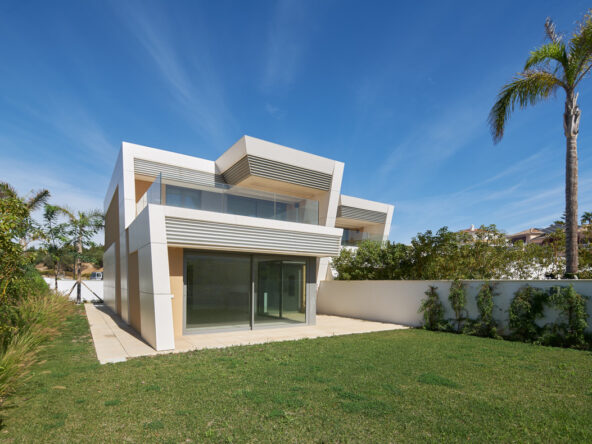 R4979395 01