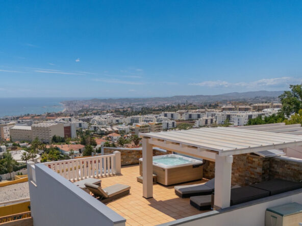 R5040958 01