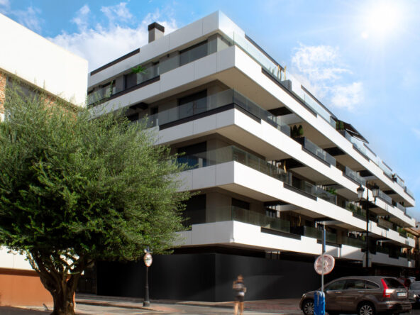 R4252738 01