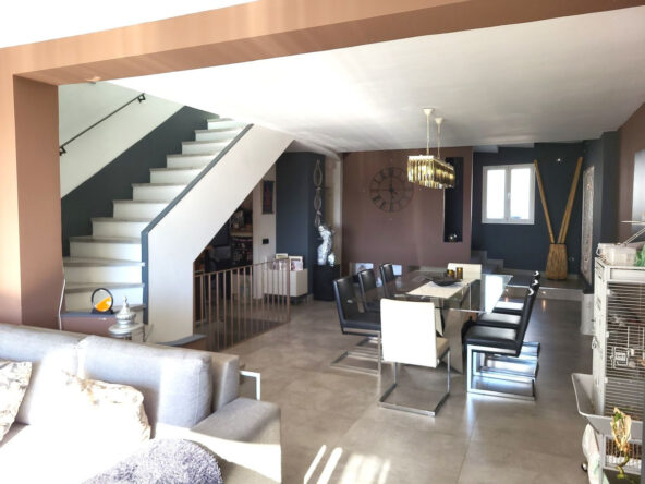 R4964017 01